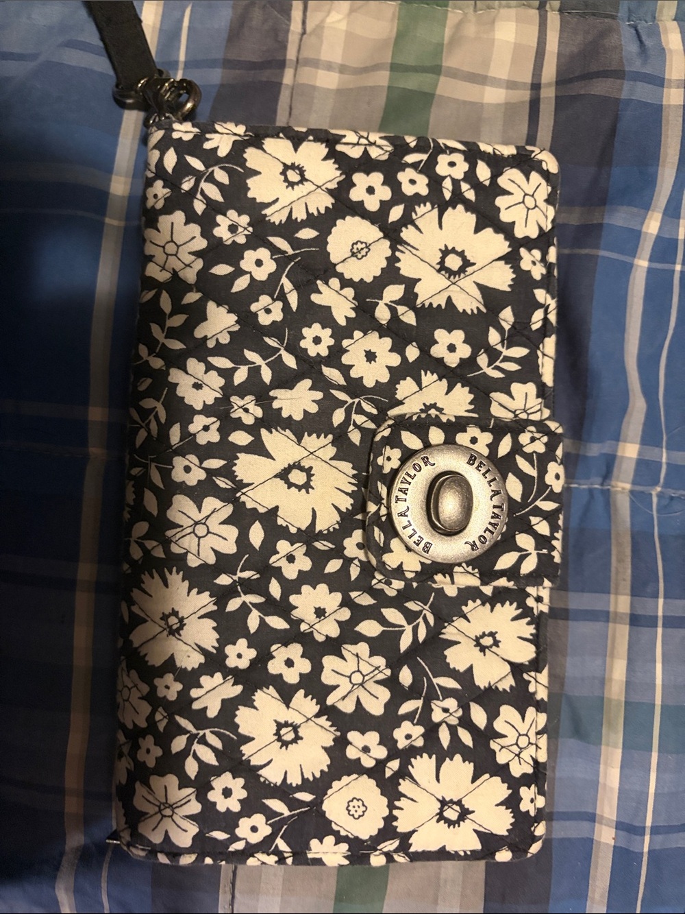 Betsy Johnson Floral Quilted Wristlet Wallet - Black & White
